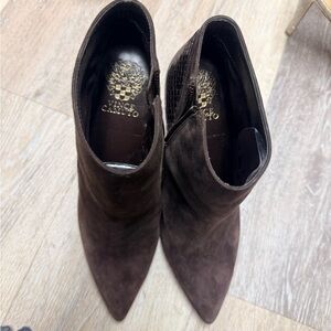 vince camuto pointed toes brown cuban heel size 8.5M booties zip up womens